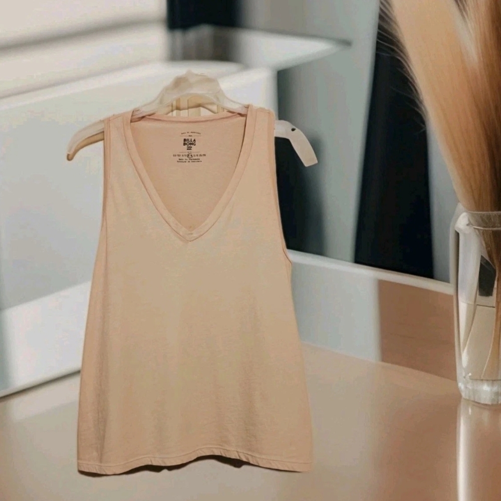 NWOT Billabong Cream V-Neck Tank Top Sz M Basic